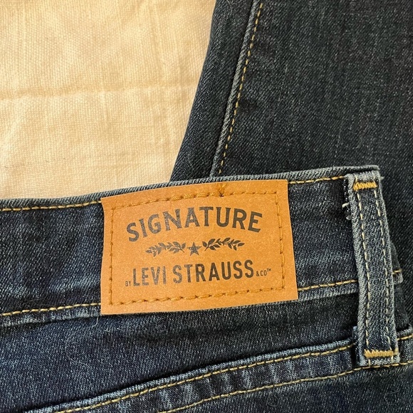 Signature by Levi Strauss Women's Deep Blue Skinny Jeans - Picture 3 of 9